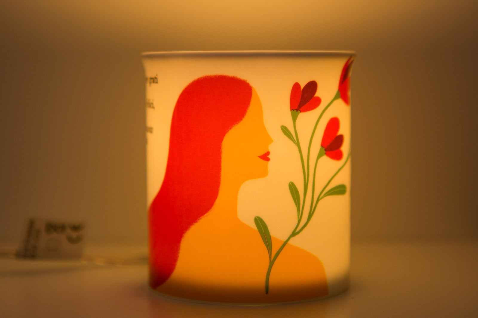 Lampada letteraria - Dobbiamo essere grati alle persone che ci rendono felici. Sono i premurosi giardinieri che fanno fiorire la nostra anima. Marcel Proust